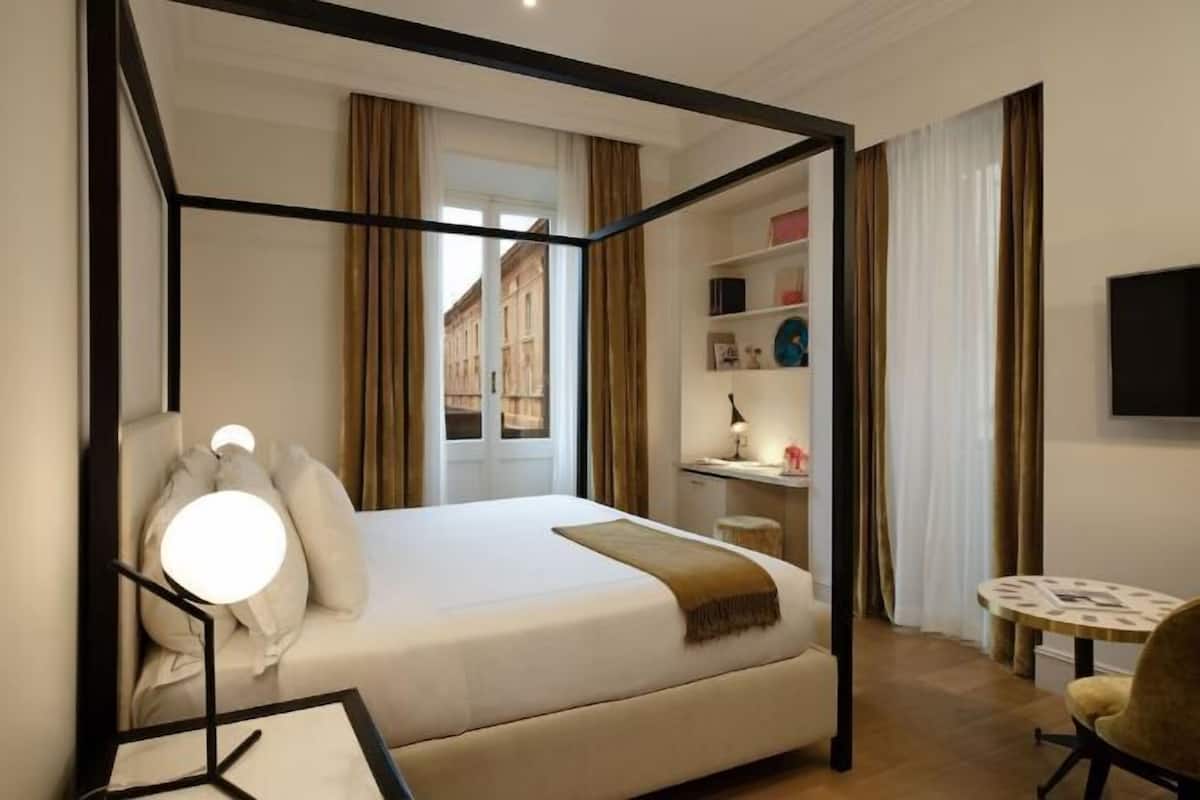 1 bedroom, premium bedding, minibar, in-room safe