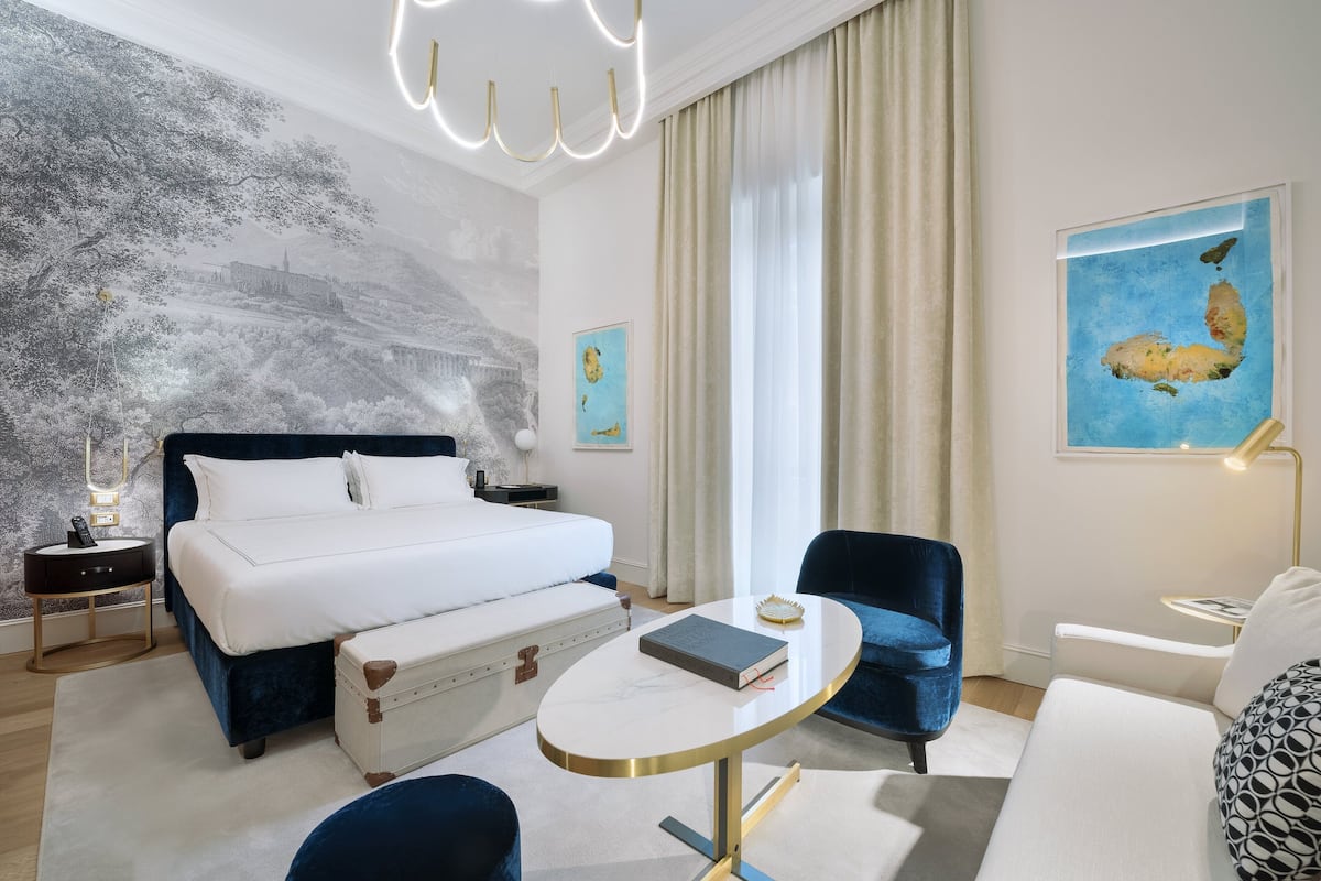 1 bedroom, premium bedding, minibar, in-room safe