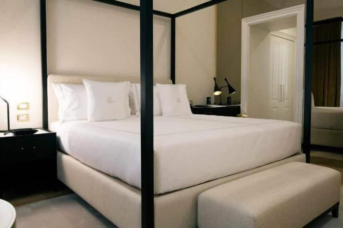 1 bedroom, premium bedding, minibar, in-room safe