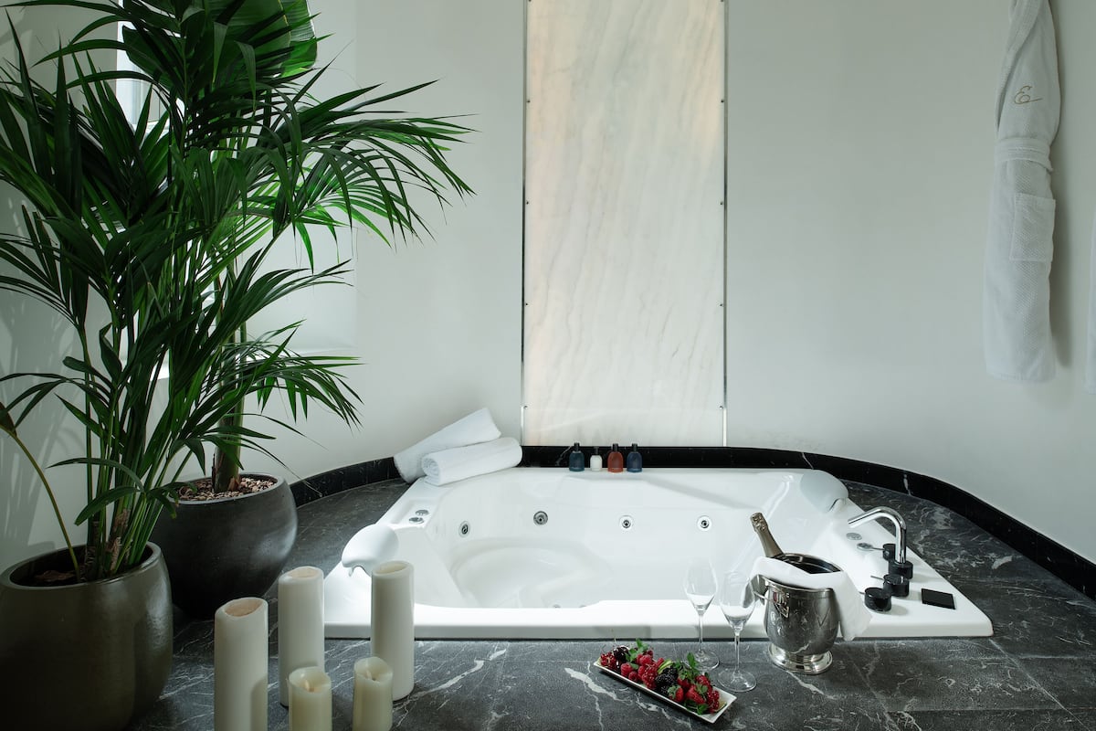Suite (Private SPA Separate Building) | Bathtub spa pribadi