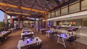 2 restauranter, lokale og internasjonale retter