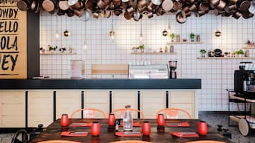 2 restaurants, breakfast, lunch, dinner served; Pan-Asian cuisine