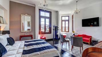 Svit Premium - 1 kingsize-säng - utsikt mot bergen | Sängtillbehör av högsta kvalitet, minibar och individuell inredning