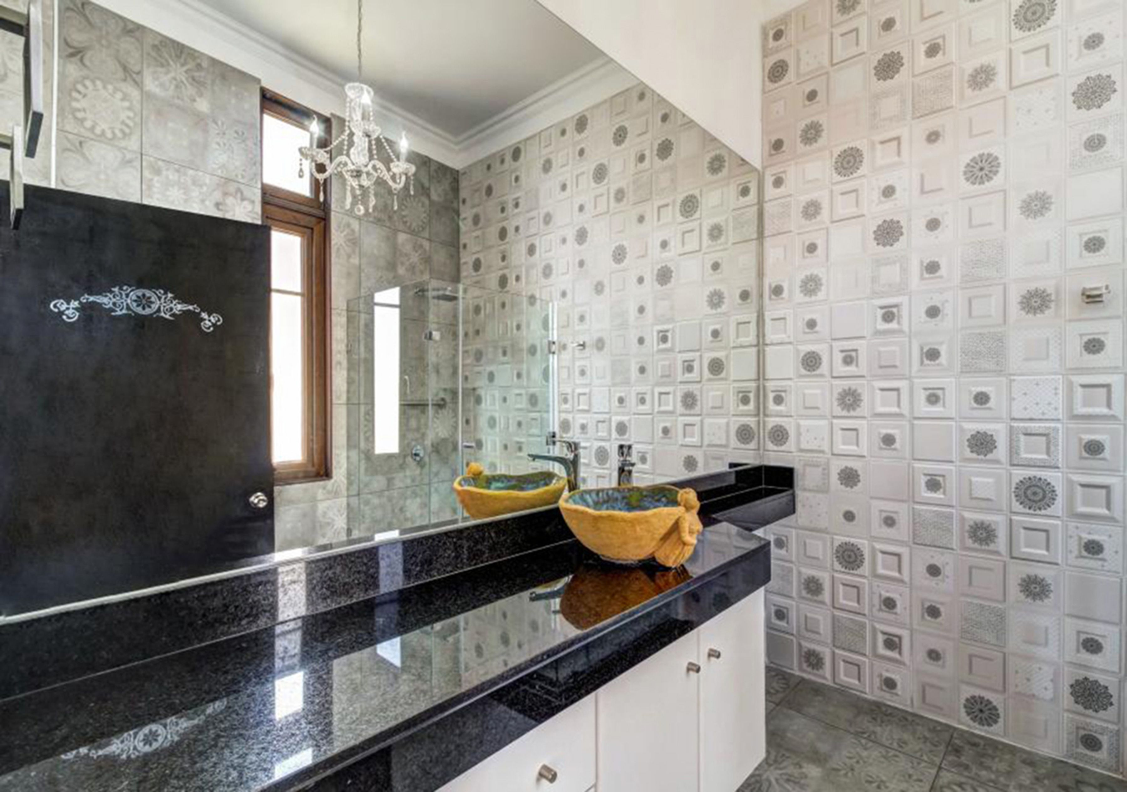 premium suite, 1 king bed, hill view | bathroom | free toiletries, hair dryer, towels