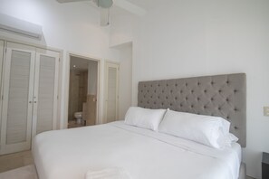 3 bedrooms, in-room safe, free WiFi, bed sheets