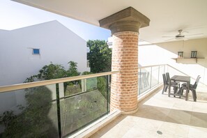 Outdoor dining - Charming 3 Bedroom in the Old City (Cartagena)