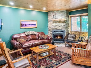 Fireplace, table football, ping pong - Townhome D1 - 4th Lake (Inlet)