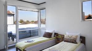 Design penthouse, balkon, uitzicht op de stad