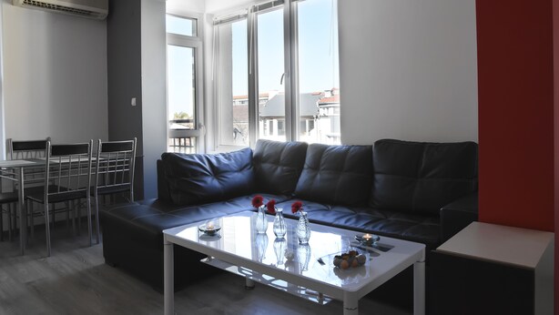 Design penthouse, balkon, uitzicht op de stad | Woonruimte