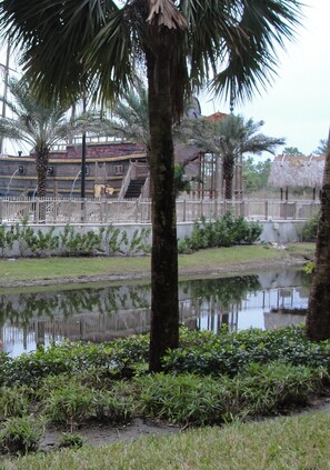 Property grounds - luxury Condo Near Disney, Renovate Free Parking, Internet, Pirate Ship kid club (Orlando)