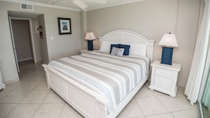 2 bedrooms, Internet, bed sheets - D1104 Unobstructed beach views! 3 pools (Panama City Beach)