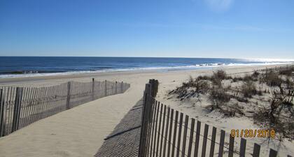 Condominio en la playa de Fenwick Island con piscina TOTALMENTE RENOVADO y bien equipado