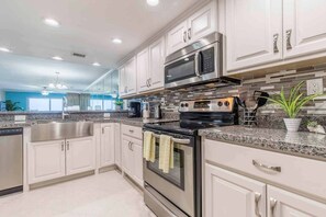 Fridge, microwave, stovetop, dishwasher