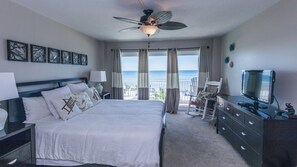 2 bedrooms, Internet, bed sheets - D306 Corner unit, Extra Balcony and Great Pool and Gulf-Front View (Panama City Beach)