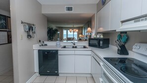 Fridge, microwave, oven, stovetop - D306 Corner unit, Extra Balcony and Great Pool and Gulf-Front View (Panama City Beach)