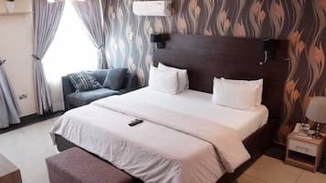 Quarto real | Escrivaninha, Wi-Fi de cortesia, roupa de cama