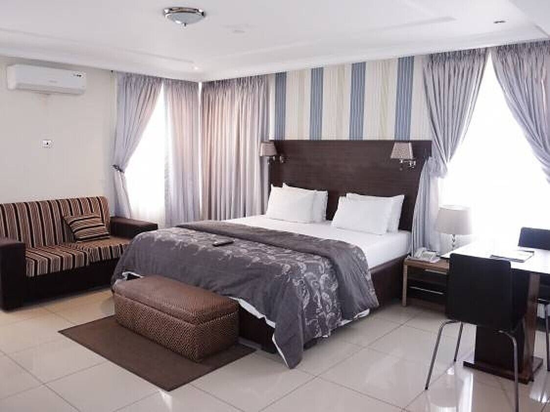 Desk, free WiFi, bed sheets