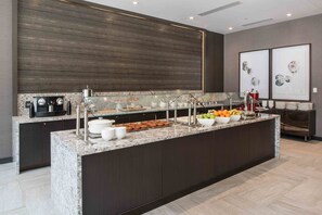 Tägliches Frühstücksbuffet gegen Gebühr