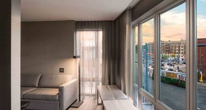 AC Hotel by Marriott Boston Cleveland Circle