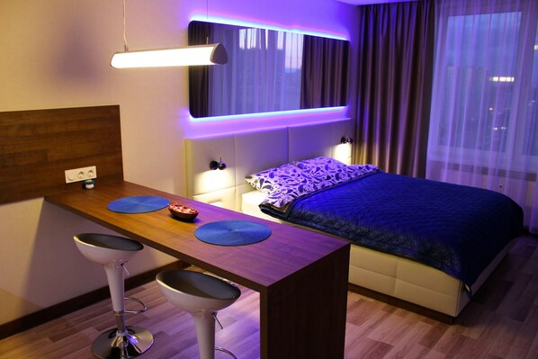 Comfort Apartment, 1 Queen Bed, City View - I&Apart (St. Petersburg)