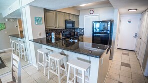 雪櫃、微波爐、焗爐、爐具