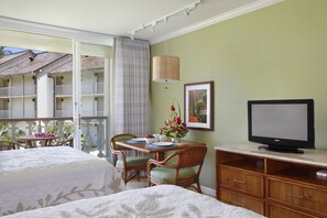 Tabla de planchar con plancha, wifi gratis, ropa de cama