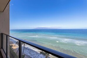 On the beach - Direct Oceanfront Mahana 2 King Bed Master Suites Corner Unit Next to Boardwalk (Lahaina)