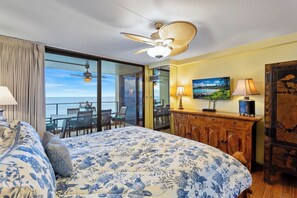 2 bedrooms, desk, iron/ironing board, free WiFi - Direct Oceanfront Mahana 2 King Bed Master Suites Corner Unit Next to Boardwalk (Lahaina)