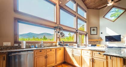 Näköalapaikka Mountain Chalet: Luxury, Hot Tub, Dog Friendly, 1. 9 kilometriä Whiteface, vuoristomaisemat, vuodepaikkoja 12, sauna, ja takka