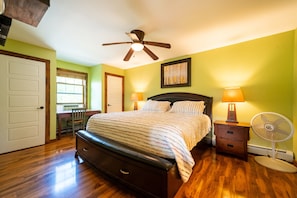 4 bedrooms, desk, iron/ironing board, travel cot