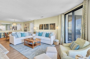 Smart TV - 402 Summerhouse by AvantStay | Beachfront Condo w/ Community Pool Access (Isle Of Palms)