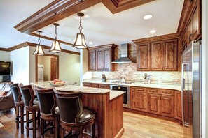 Fridge, microwave, oven, dishwasher - Ritz Carlton Residence Spacious with Valley Views by RedAwning - Save 20% on 7+ Nights! (Vail)
