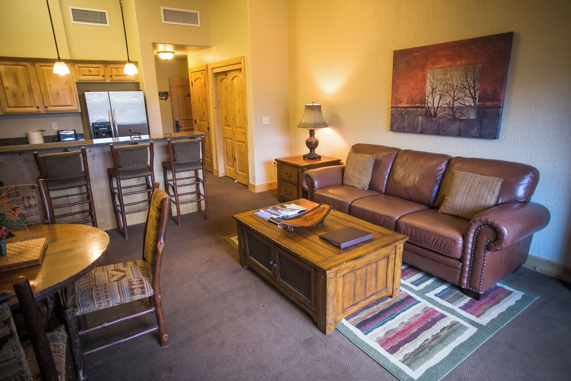 TV, peis, DVD-spiller og stereoanlegg