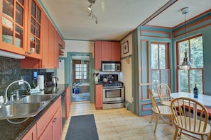 Fridge, microwave, stovetop, dishwasher