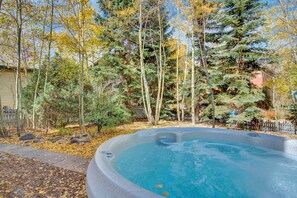 Outdoor spa tub - Walk to Ski Shuttle! Breckenridge Cabin w/ Hot Tub (Breckenridge)