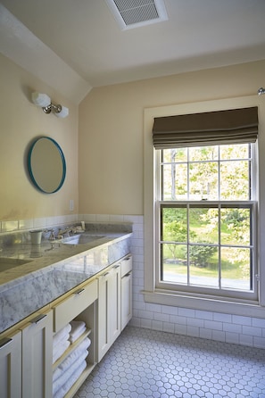 Room (Manor House) | Bathroom