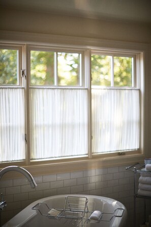 Suite (Dunham) | Baño | Secador de pelo, albornoces, zapatillas y suelo radiante