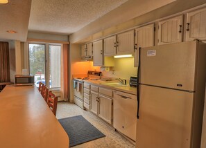 Fridge, microwave, oven, stovetop - Budget and family friendly, great location! (Breckenridge)