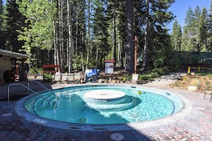 Et oppvarmet basseng