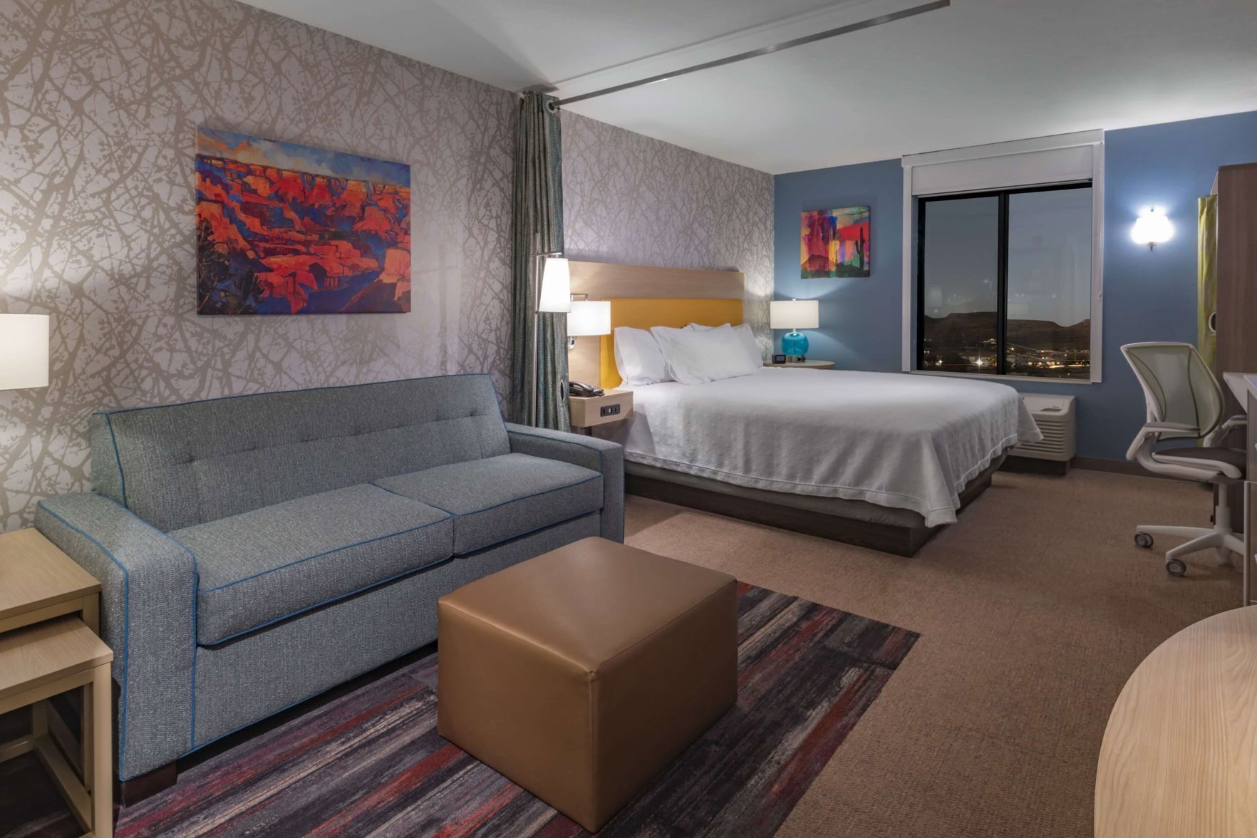 Hypo-allergenic bedding, in-room safe, desk, blackout drapes