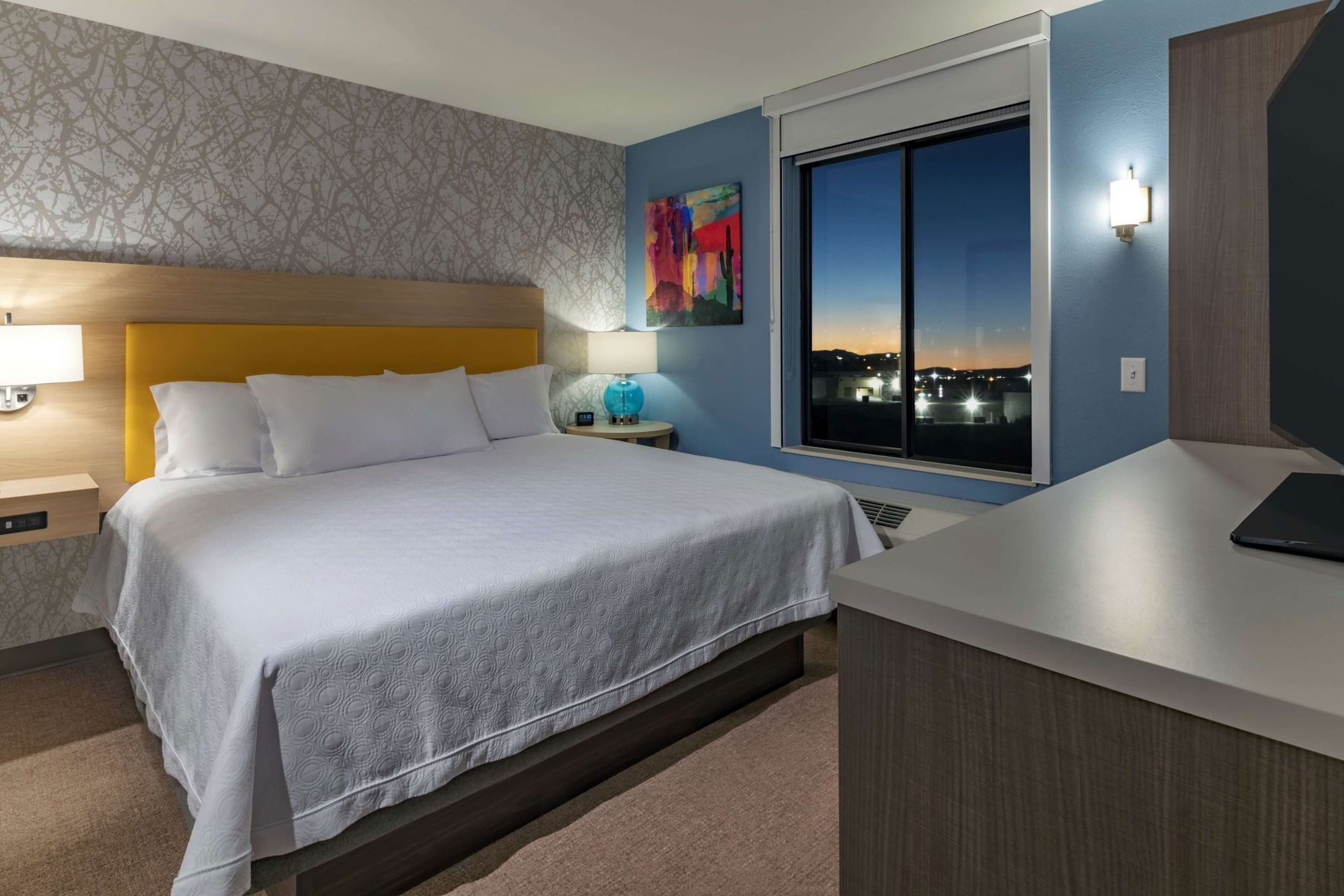 Hypo-allergenic bedding, in-room safe, desk, blackout drapes