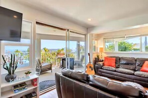 Smart TV, video games, DVD player, books - Hale Lilikoi: Stunning 4BR Ocean View Home w/ Private Hot Tub! (Honolulu)