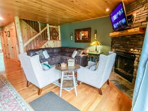 Fireplace, table football, ping pong - Townhome E2 - 4th Lake (Inlet)