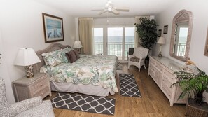 2 bedrooms, internet, bed sheets