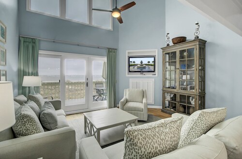 11E Mariners Walk by AvantStay | Ocean Views | Beachfront Living | Shared Pool