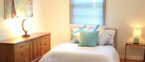 2 bedrooms, in-room safe, desk, iron/ironing board