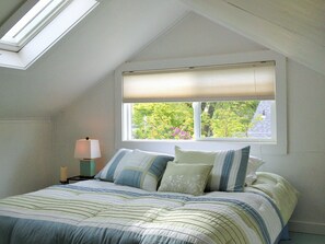 2 chambres, coffres-forts dans les chambres, bureau