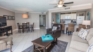 スマートテレビ、DVD プレーヤー、書斎 / ワークスペース、プリンター