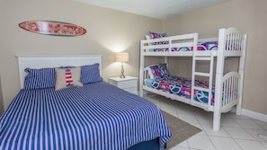 2 bedrooms, Internet, bed sheets - E804 Balcony overlooks the beach! 3 Pools (Panama City)