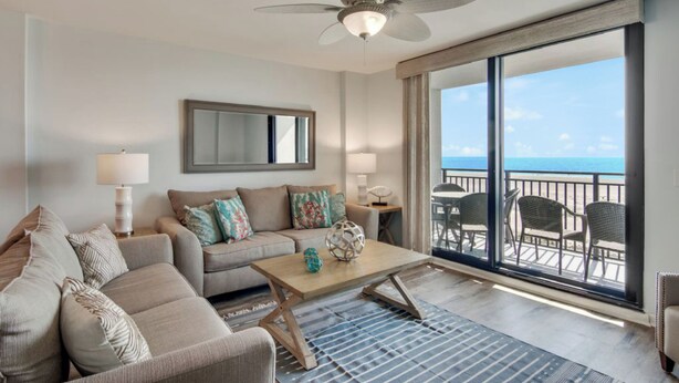 Smart TV - 428 D Shipwatch by AvantStay | Ocean View w/ Community Pool Access! (Isle Of Palms)